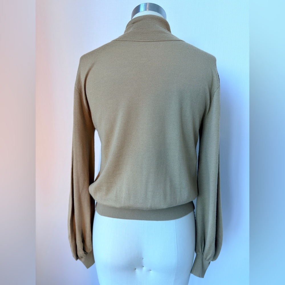 Moschino Classic Tan Turtleneck Sweater USA Size 6, Italian 40,100% virgin wool - Picture 3 of 12